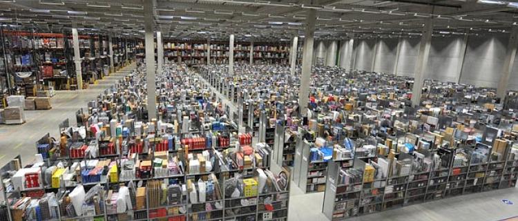 Amazon inventa una “pulsera ultrasónica” que ubica al trabajador
