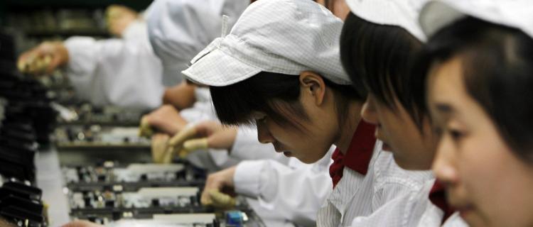 La agotadora fórmula laboral que esconde el éxito chino: 9-9-6