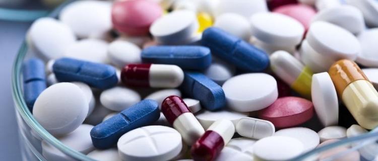 Elaborarán proyecto para imponer topes a los precios de medicamentos
