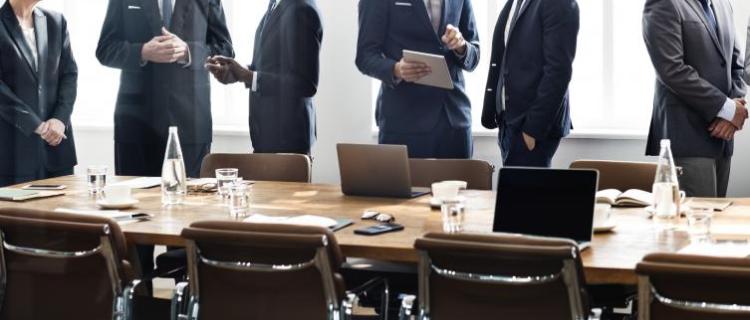 ¿CÓMO CONSEGUIR SER INVITADO A LAS REUNIONES IMPORTANTES?