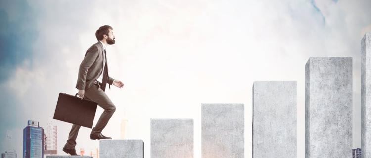 CUATRO FORMAS DE HACERTE CARGO DE TU DESARROLLO PROFESIONAL 