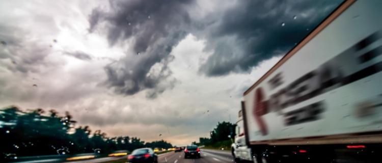 ¿Puede la tecnología ayudar a enfrentar las lluvias en la logística?