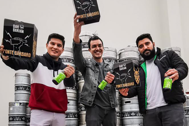 Tres amigos quisieron tomar una cerveza y construyeron un imperio Tres amigos quisieron tomar una cerveza y construyeron un imperio