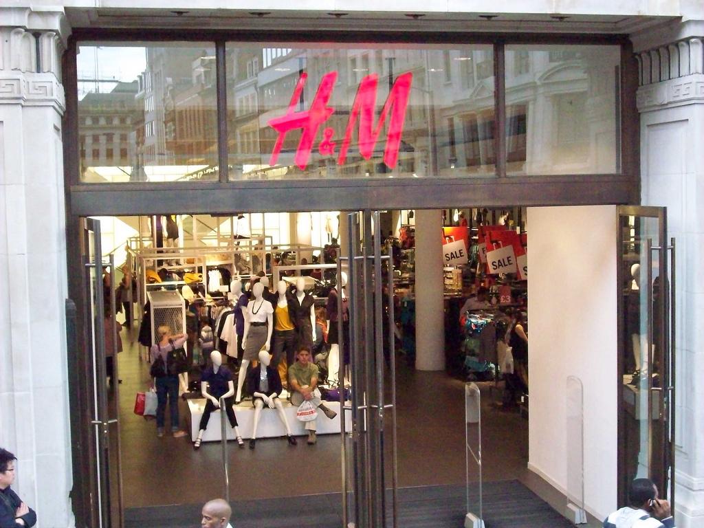 H&M: “El online es rentable, pero estamos estudiando los límites de las entregas gratis” H&M: “El online es rentable, pero estamos estudiando los límites de las entregas gratis”
