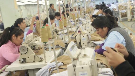 Los créditos en los sectores manufactura y comercio se desaceleran en el último año Los créditos en los sectores manufactura y comercio se desaceleran en el último año